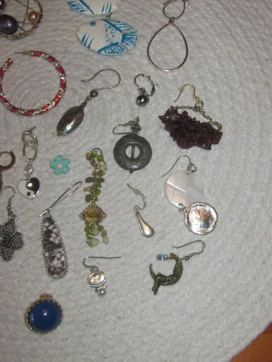 Craft Jewelry Single Earrings Bundle - Picture 4 of 5
